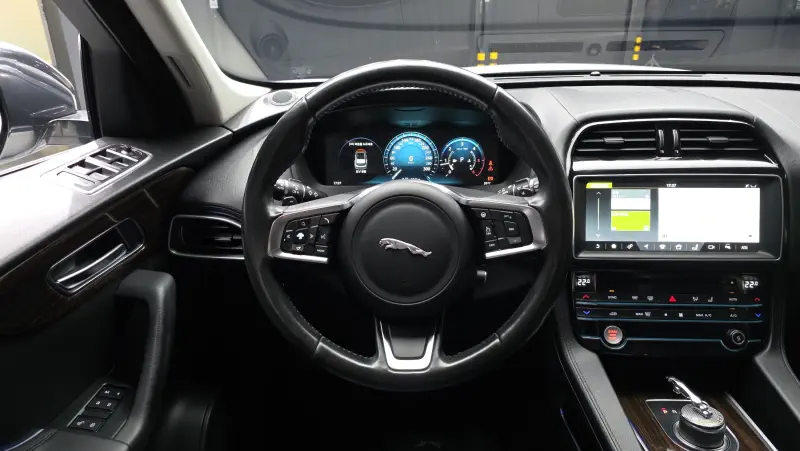 Jaguar F-Pace