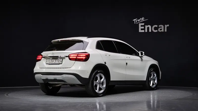 Mercedes-Benz GLA-Class