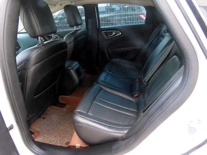 Chrysler 200