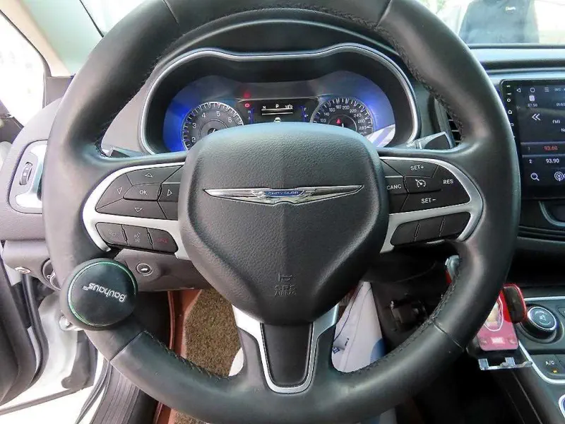 Chrysler 200