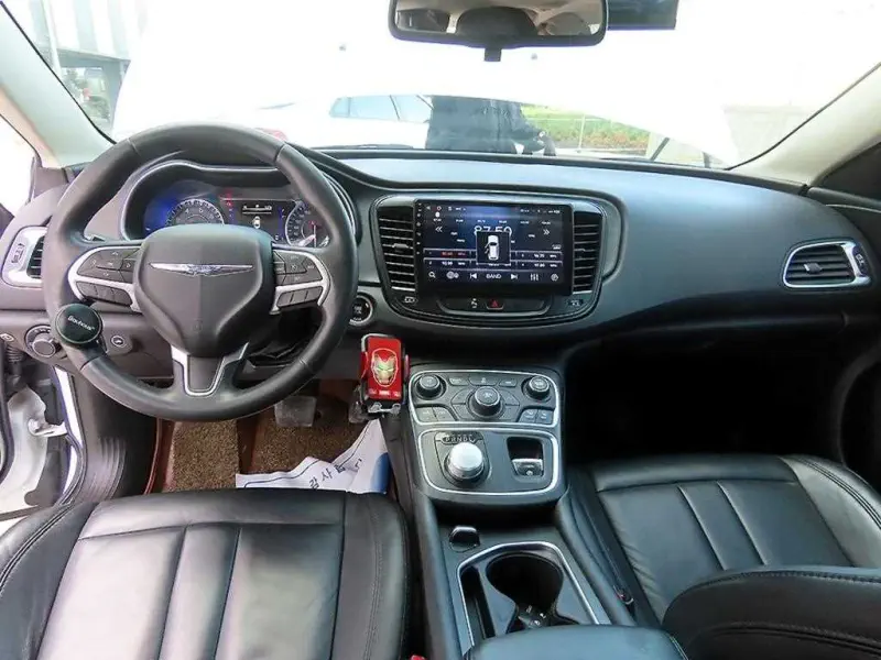 Chrysler 200