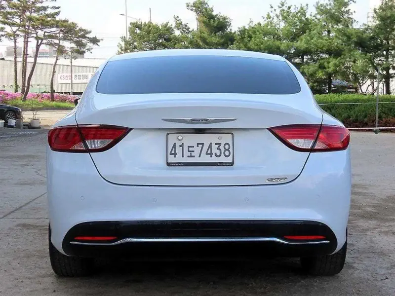 Chrysler 200
