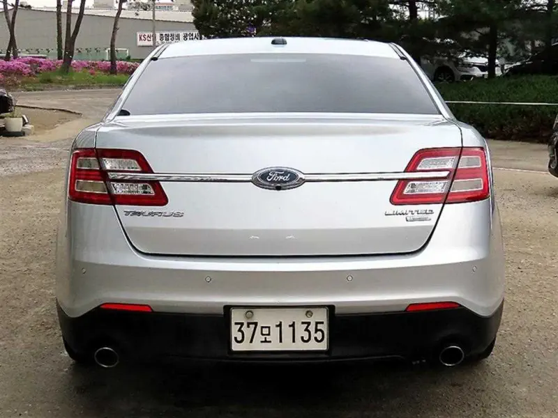 Ford Taurus