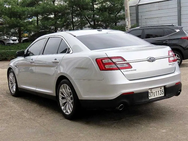 Ford Taurus