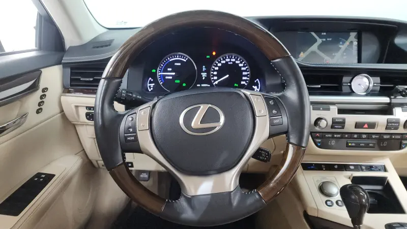 Lexus ES300h