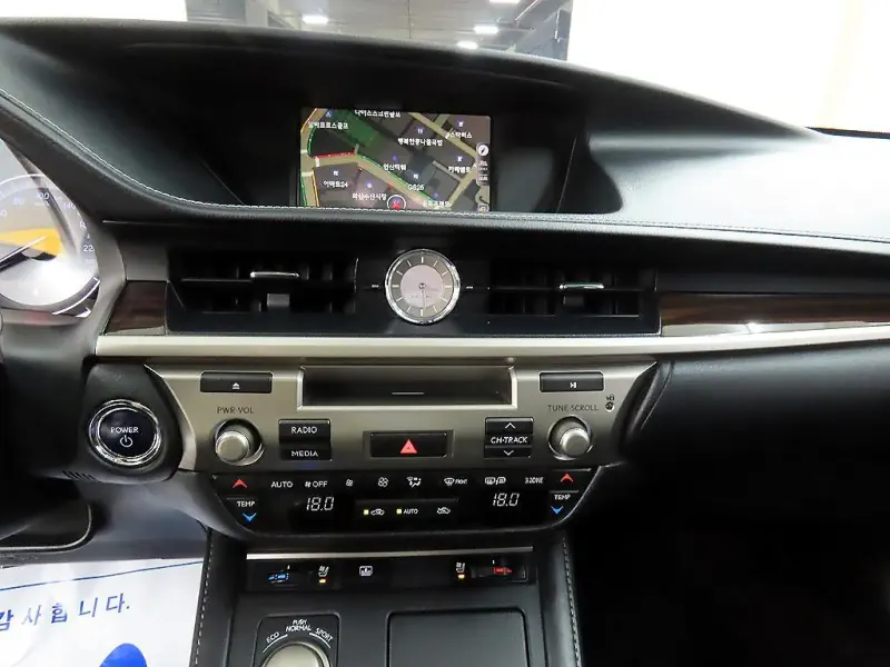 Lexus ES300h