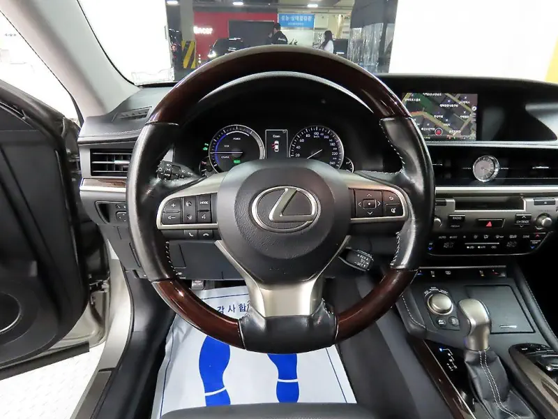 Lexus ES300h