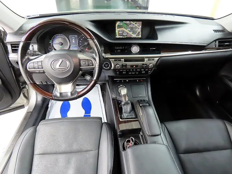 Lexus ES300h