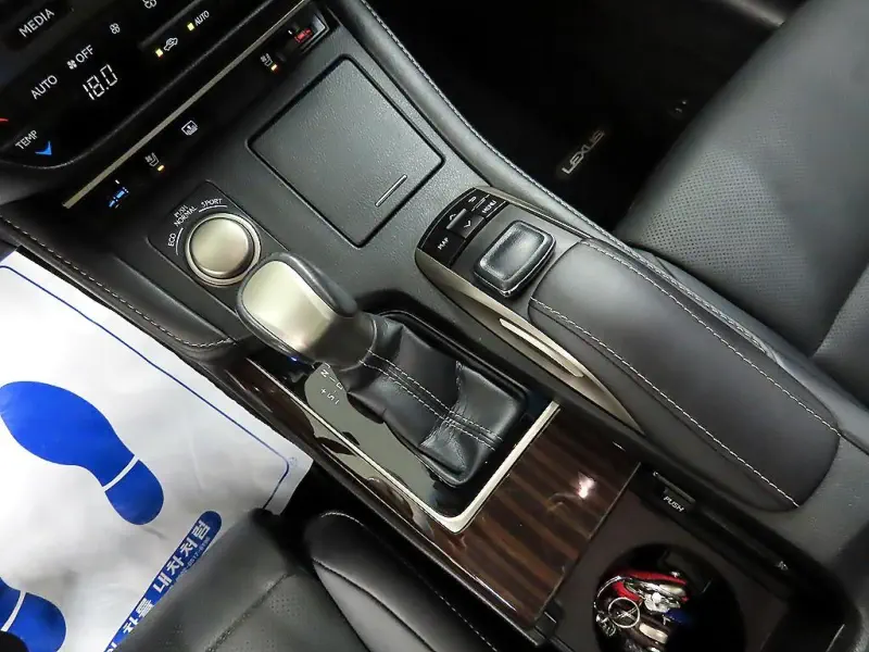 Lexus ES300h
