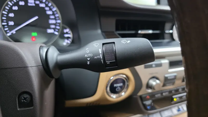 Lexus ES300h