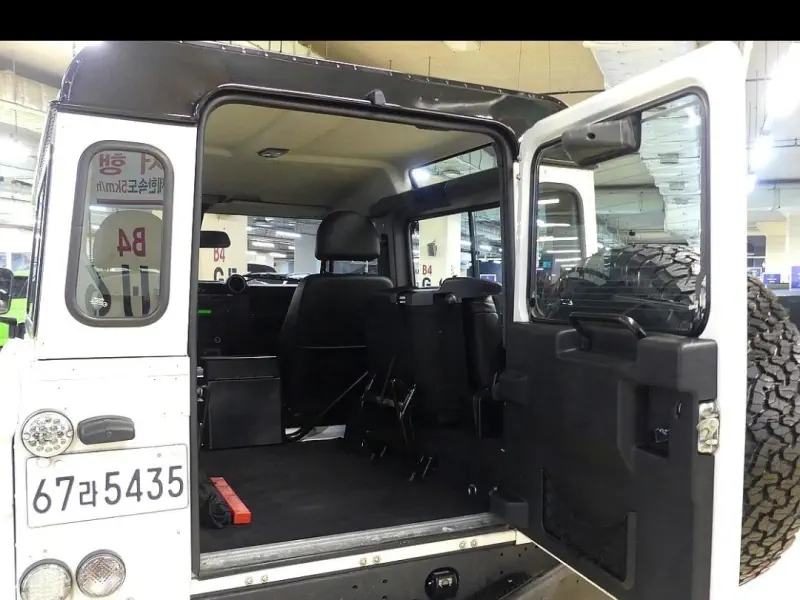 Land Rover Defender