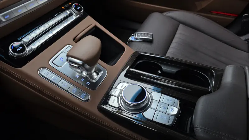 Genesis G90
