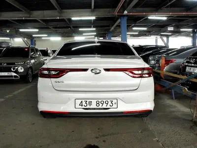 Renault SM6