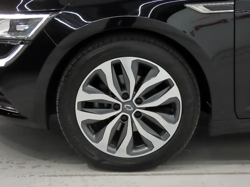 Renault SM6