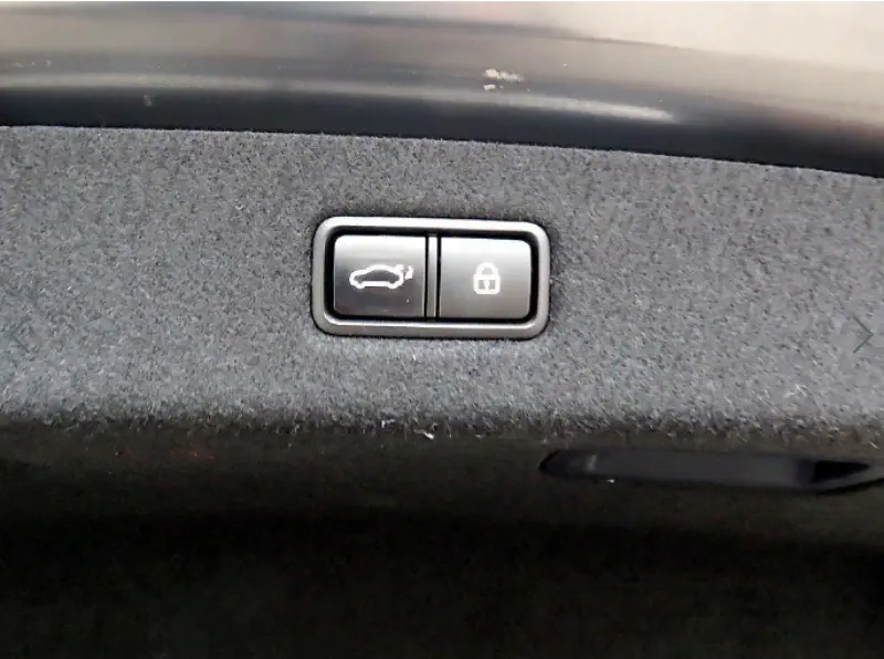 Genesis EQ900