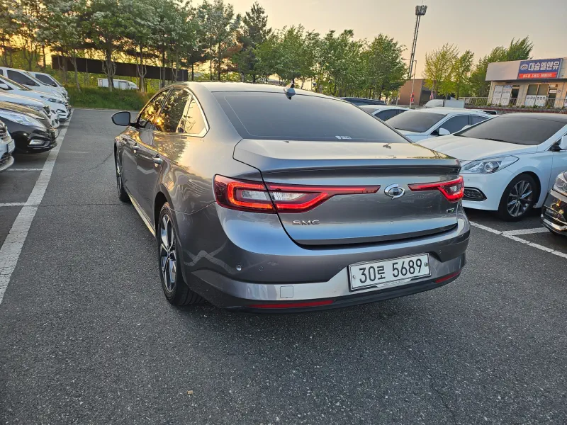 Renault SM6