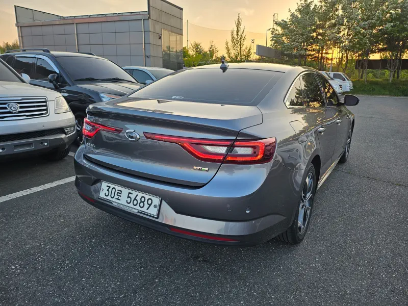 Renault SM6