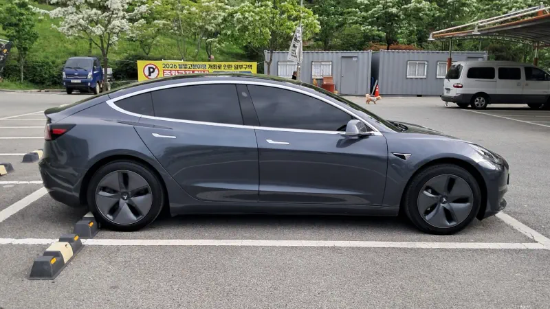 Tesla MODEL 3