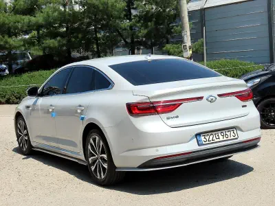 Renault SM6