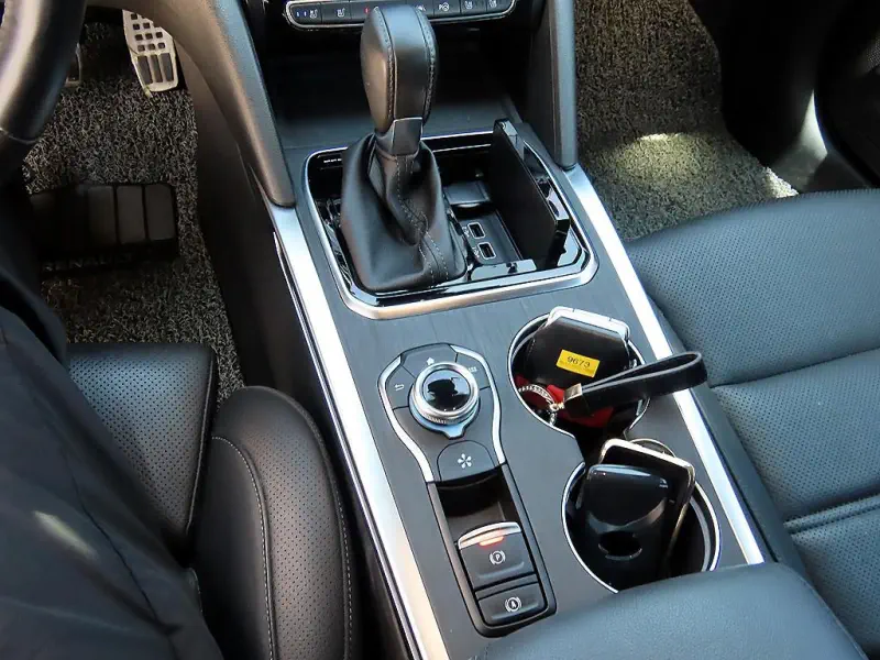 Renault SM6