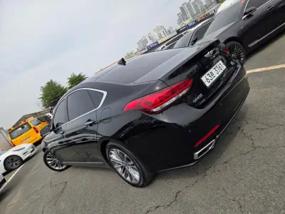 Hyundai Genesis