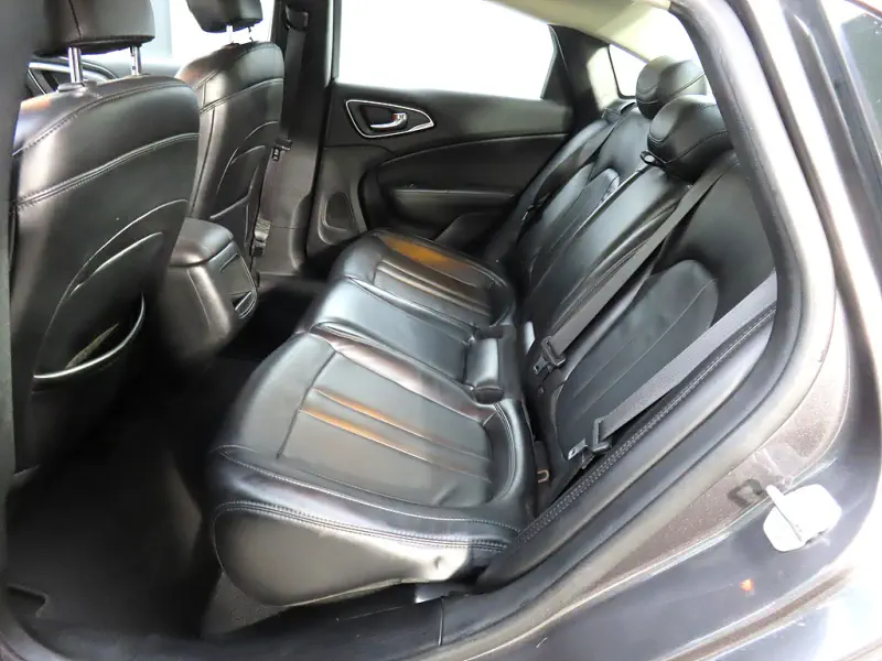 Chrysler 200
