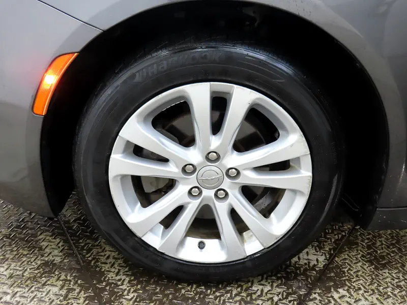 Chrysler 200