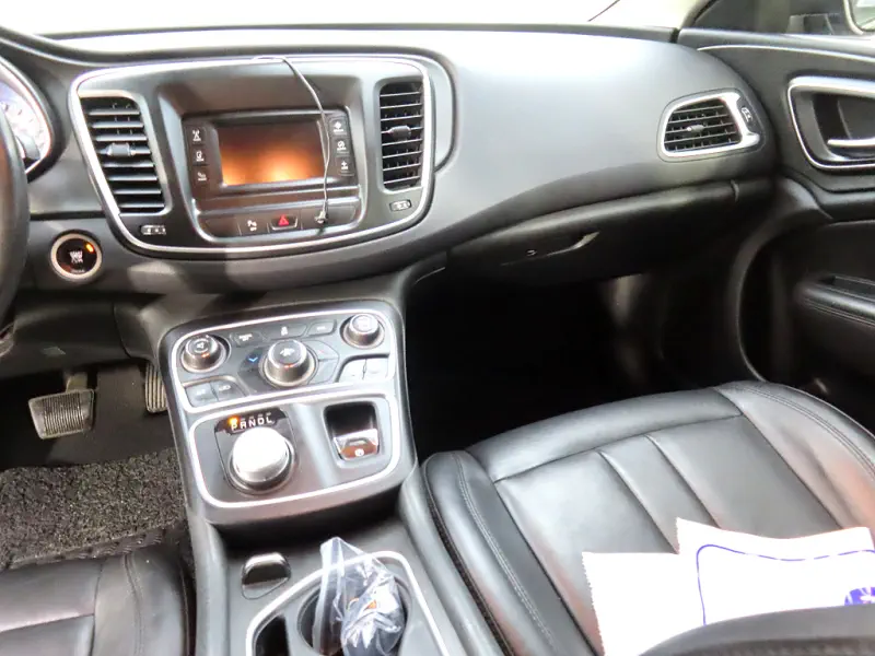 Chrysler 200