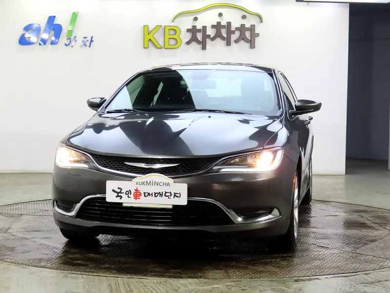 Chrysler 200
