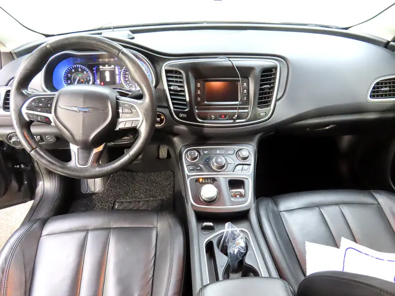Chrysler 200