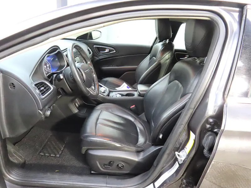 Chrysler 200
