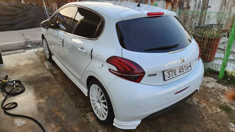 Peugeot 208