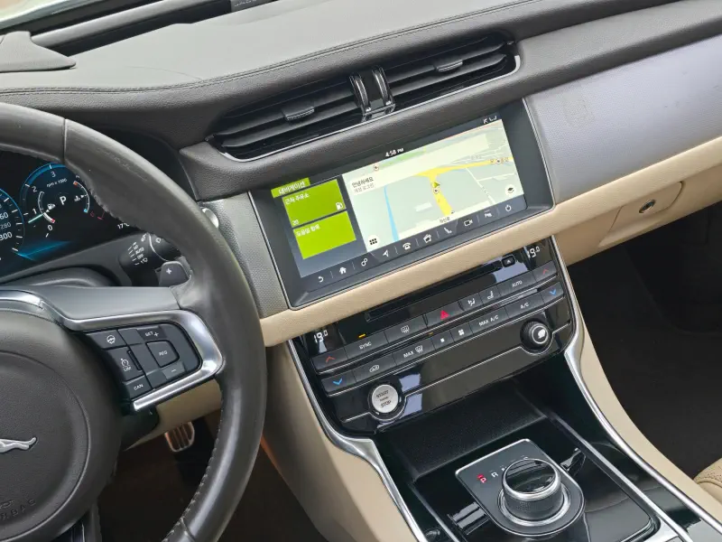 Jaguar XF