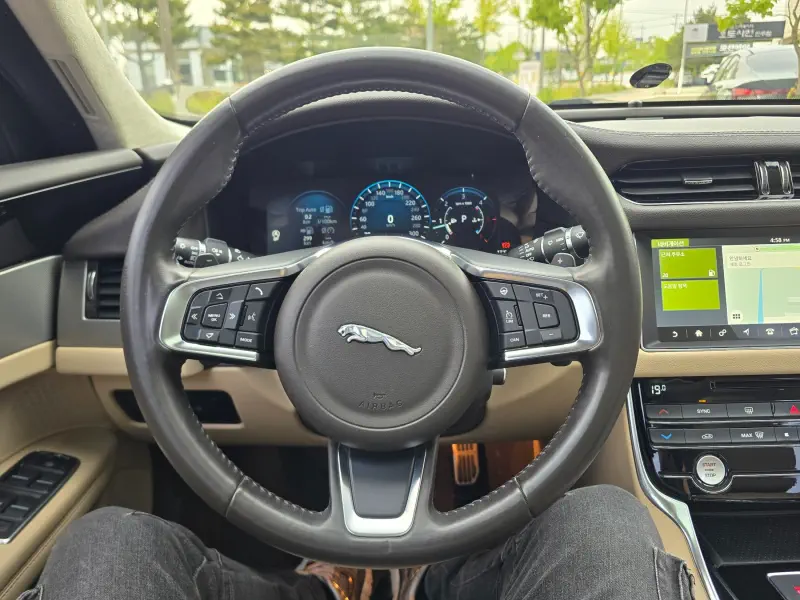 Jaguar XF