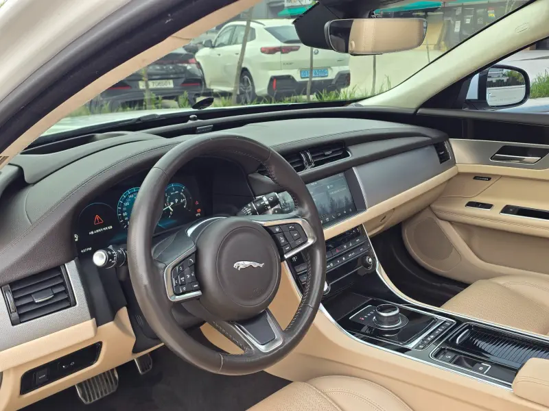 Jaguar XF