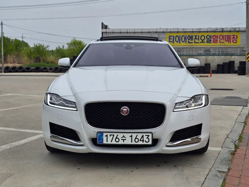 Jaguar XF