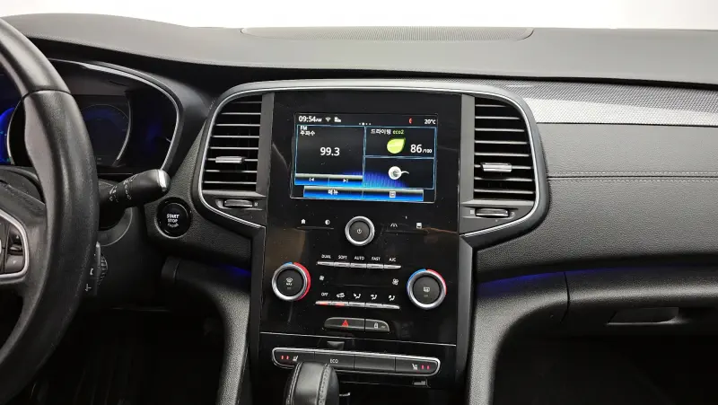 Renault SM6
