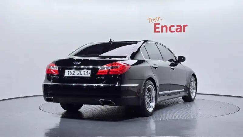 Hyundai Genesis