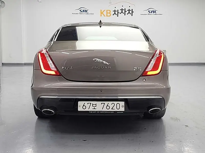 Jaguar XJ