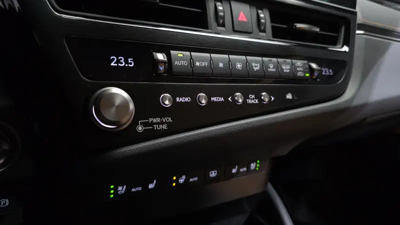 Lexus ES300h