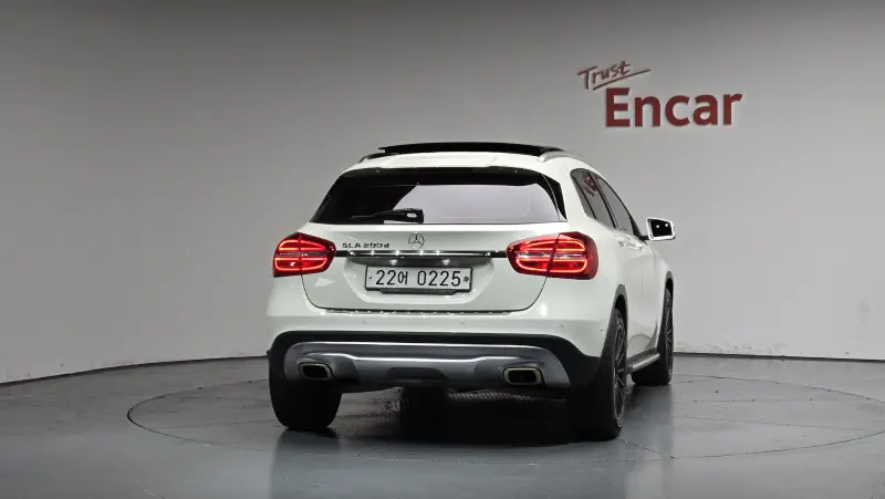 Mercedes-Benz GLA-Class