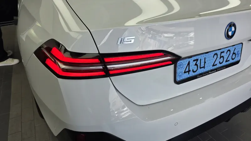 BMW i5