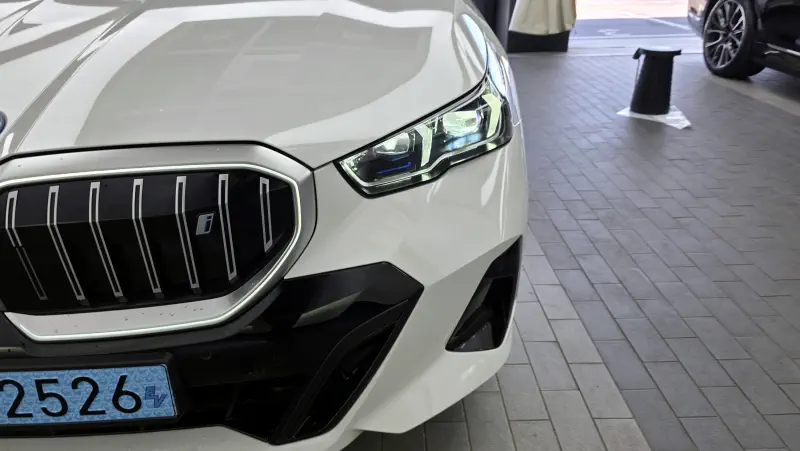 BMW i5