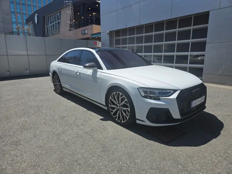 Audi S8