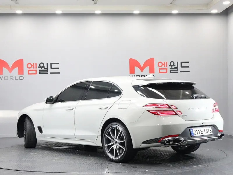 Genesis G70