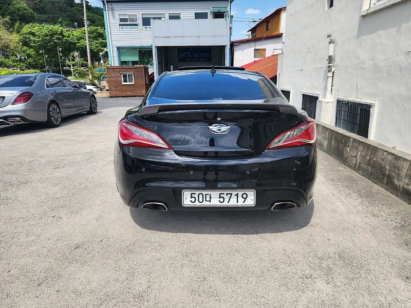 Hyundai Genesis