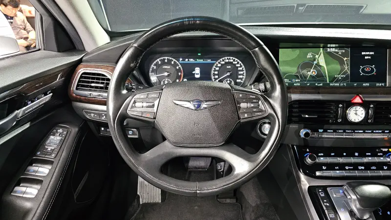 Genesis EQ900