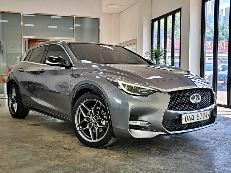Infiniti Q30