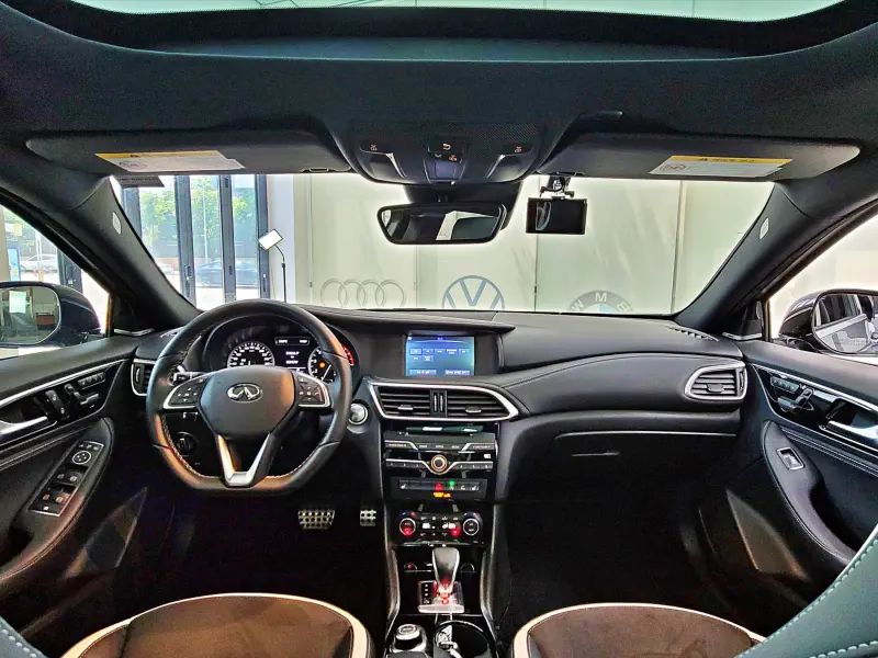Infiniti Q30