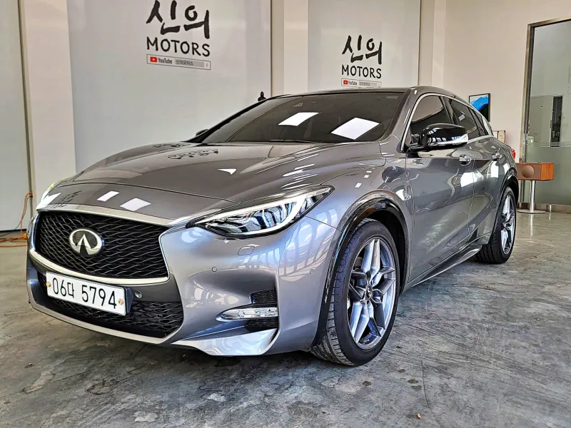 Infiniti Q30